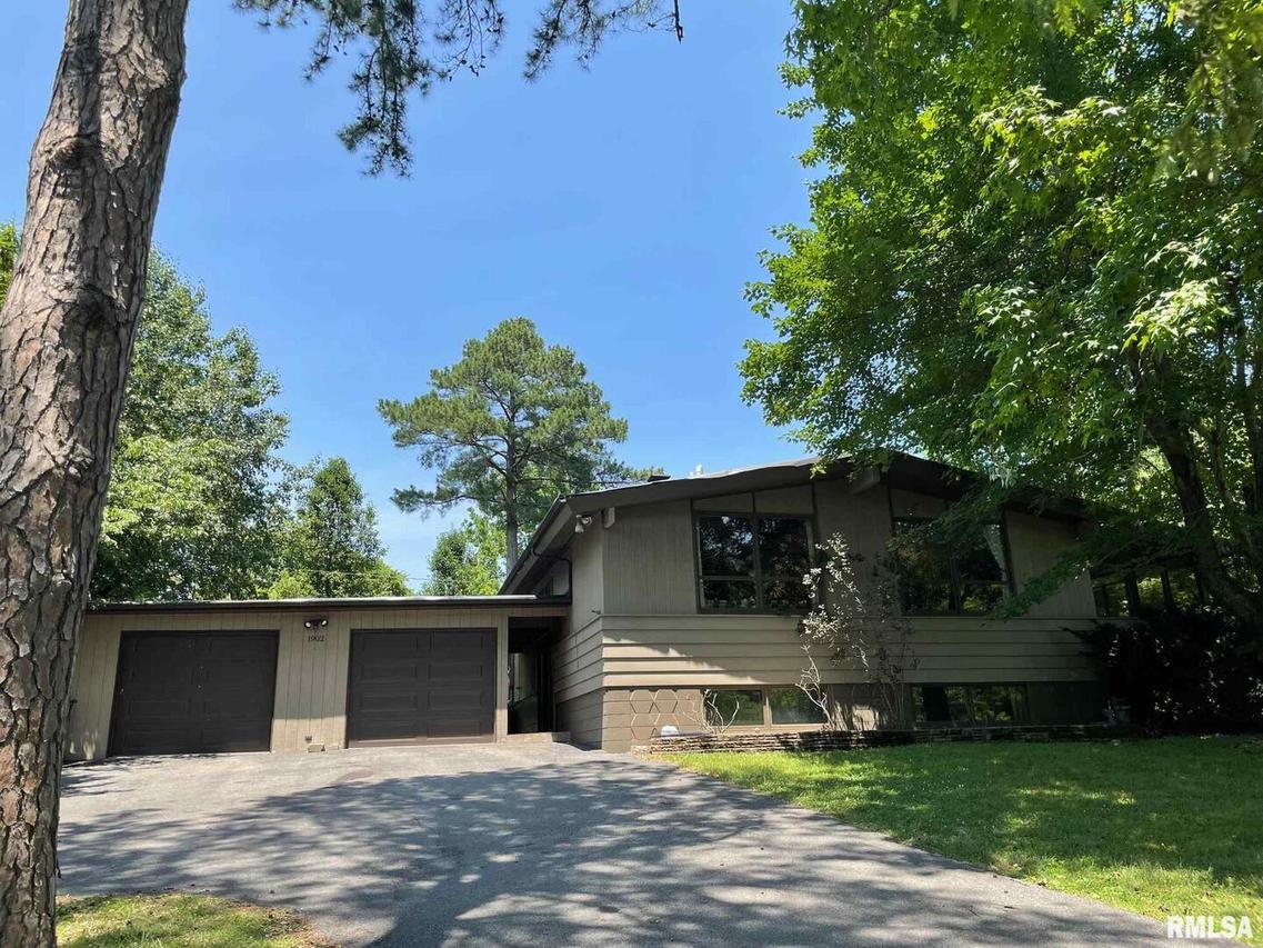 1902 W Chautauqua St., Carbondale, IL 62901