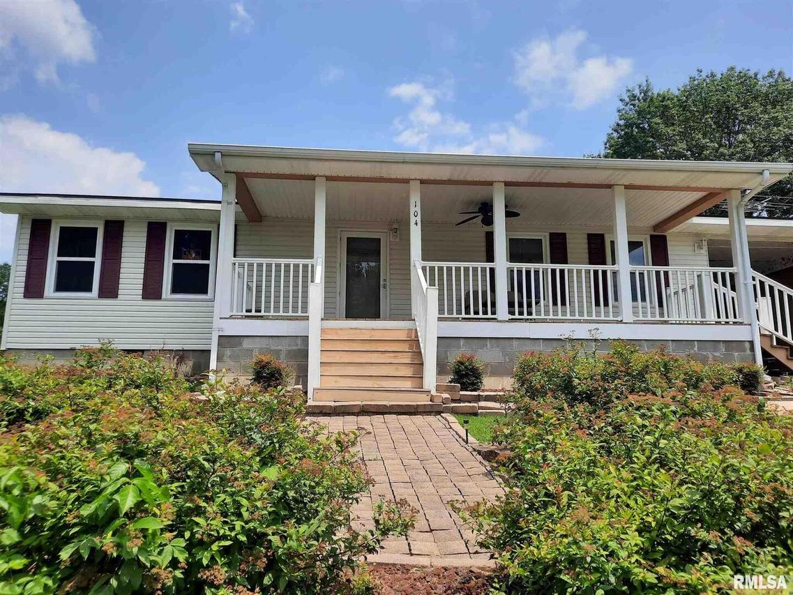 104 Roberts Dr., Jonesboro, IL 62952