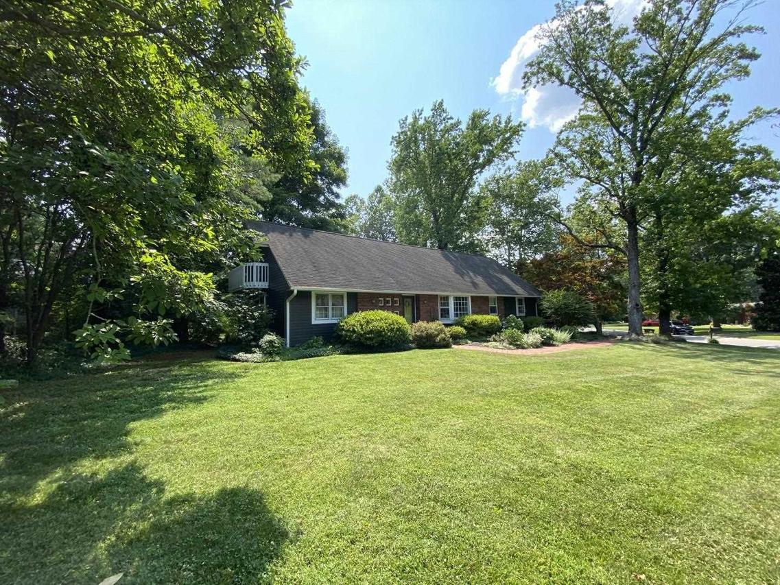 20 Hillcrest Dr., Carbondale, IL 62901