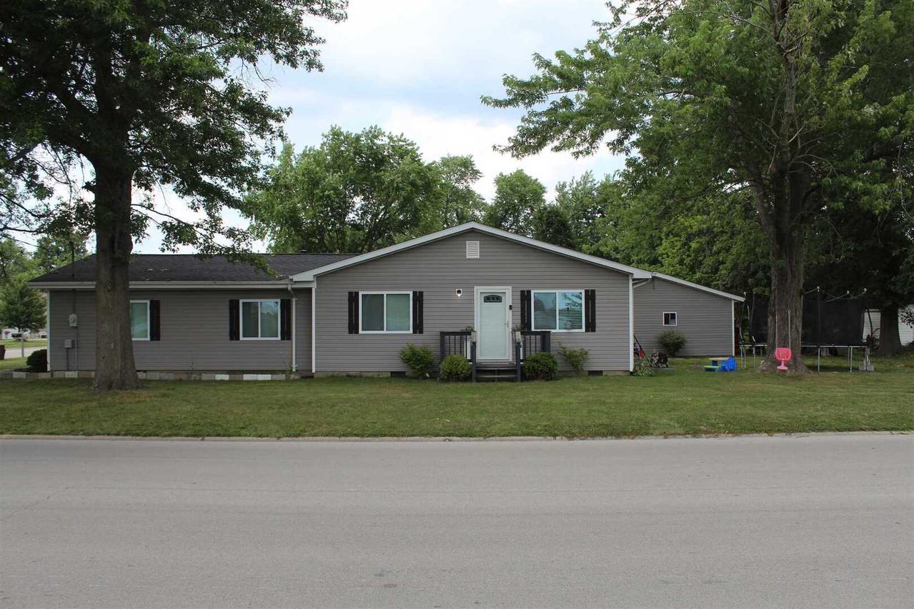 1330 S Jefferson St., Salem, IL 62881