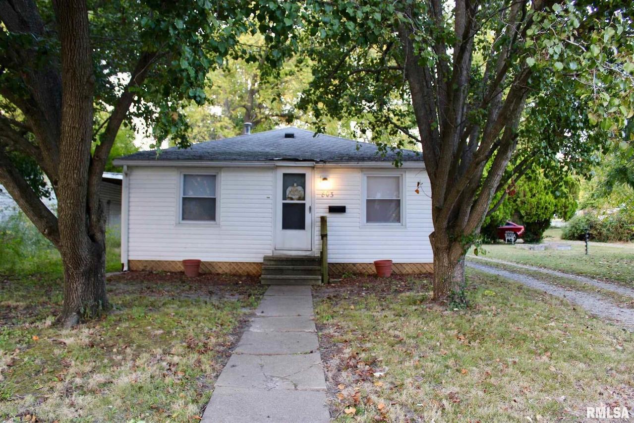 803 1/2 W St Louis St., West Frankfort, IL 62896