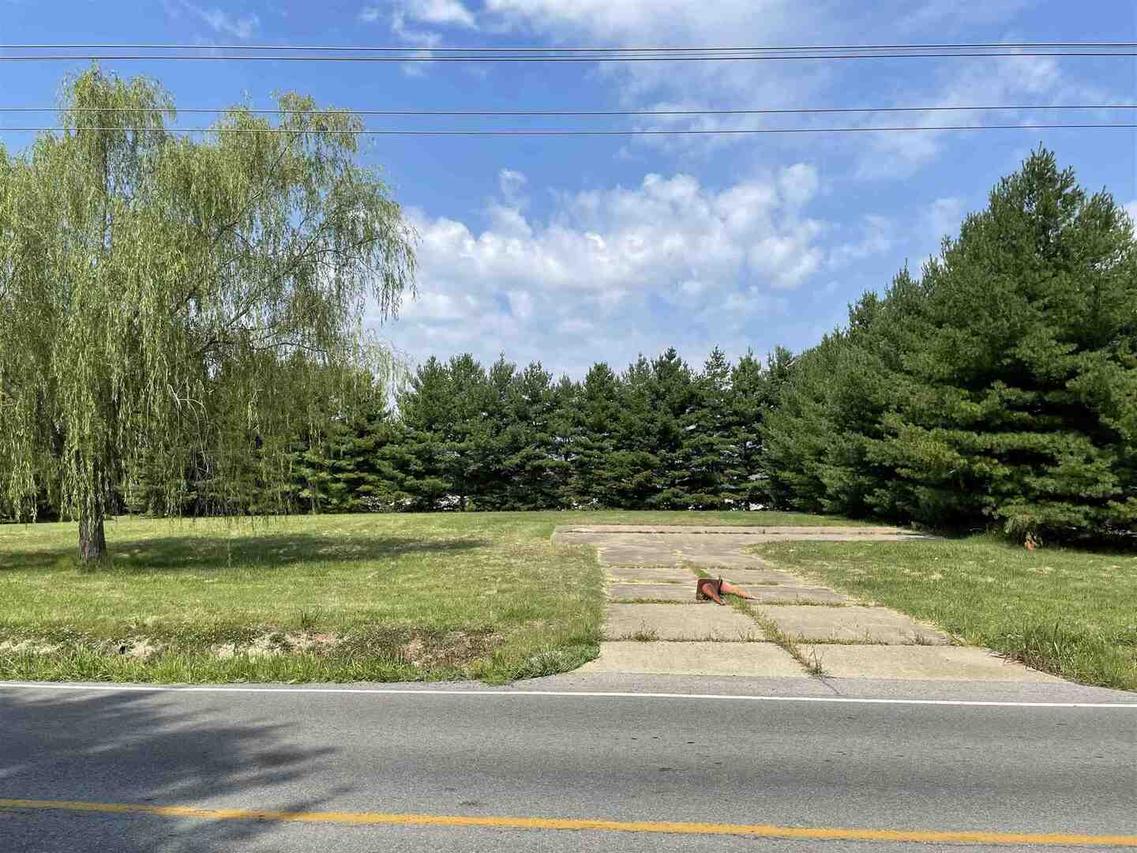 13893 Bandyville Rd., Herrin, IL 62948