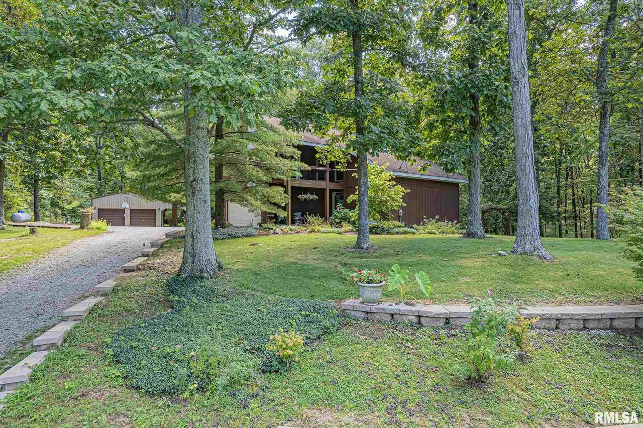 3278 Townhouse Rd., Salem, IL 62881