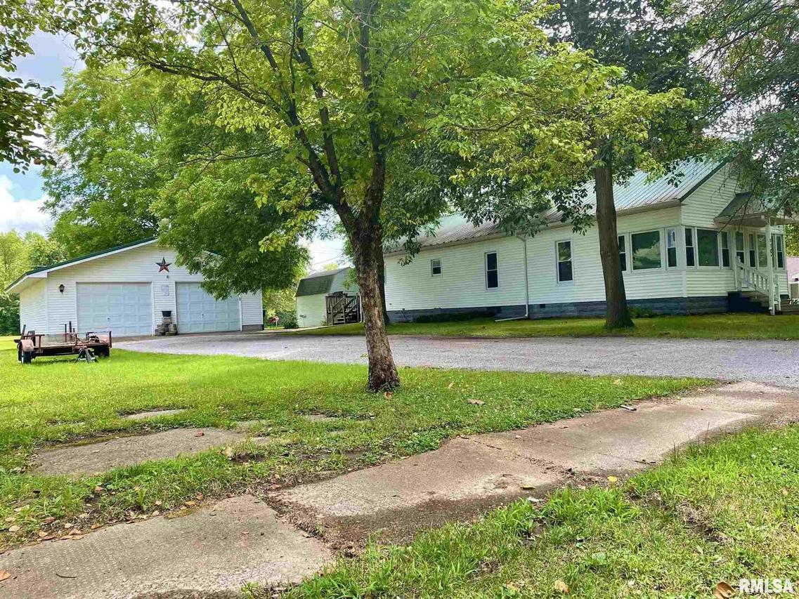 110 W Patton St., Valier, IL 62891