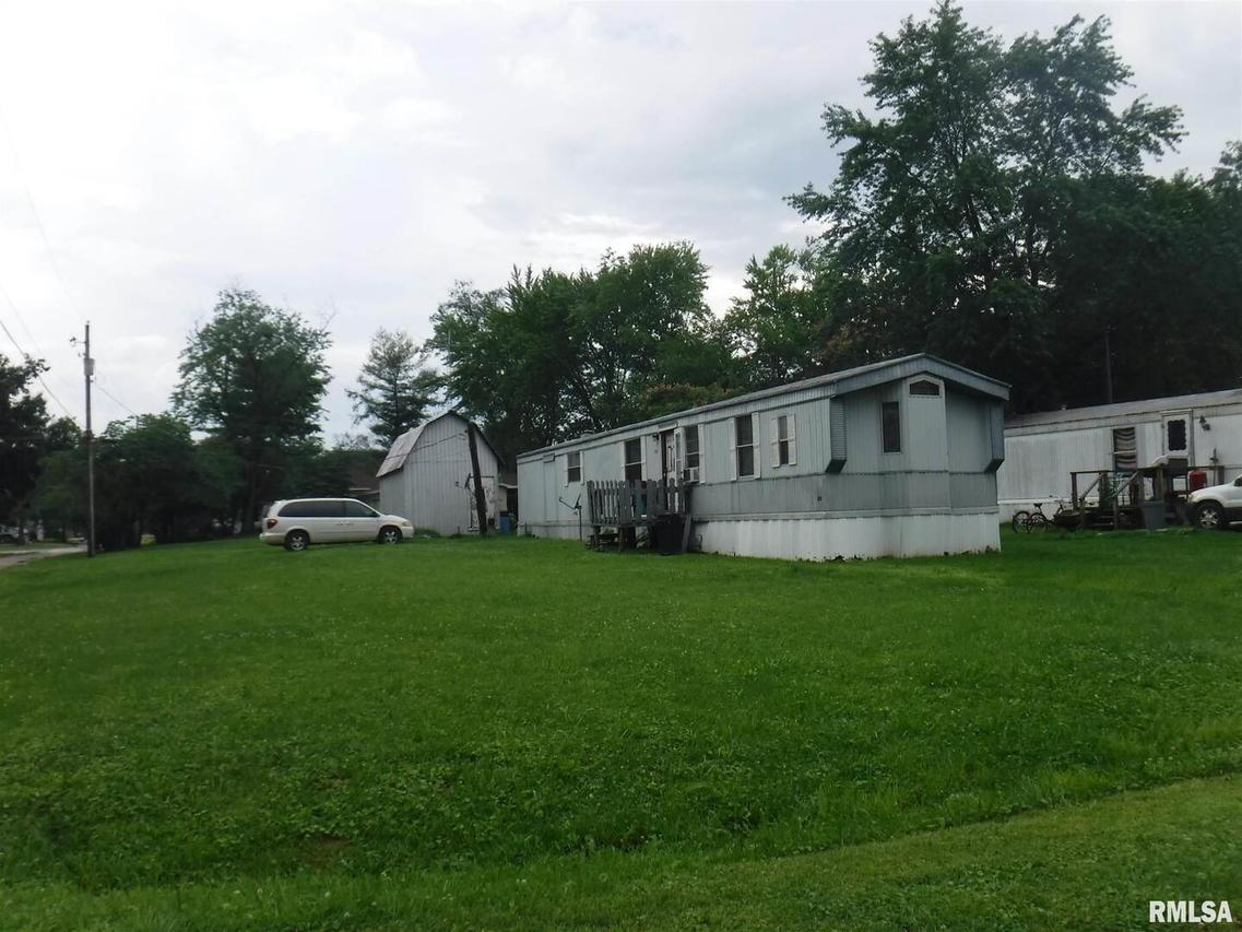 1201 N Jackson St., Salem, IL 62881