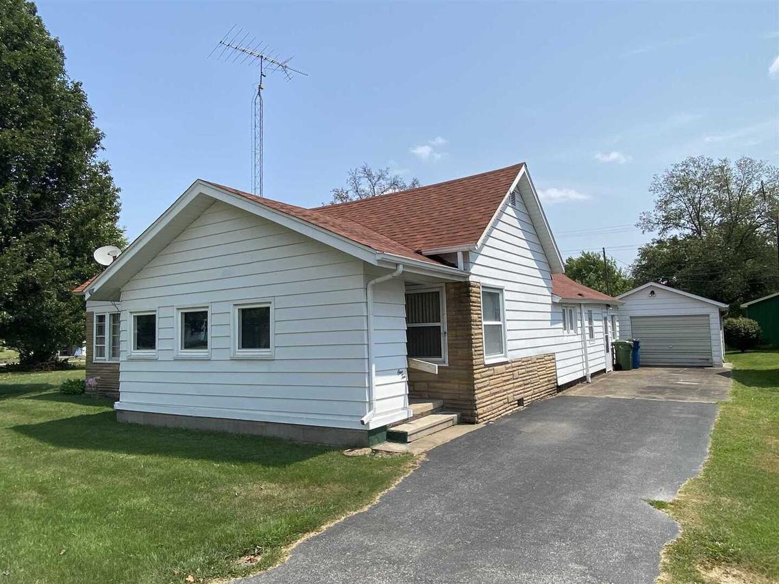 110 N 5th St., Elkville, IL 62932