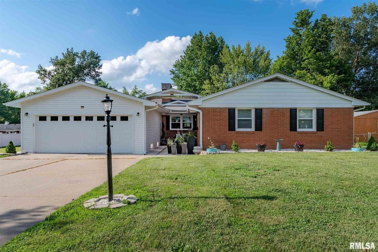 608 Indian Hill Dr., Herrin, IL 62948