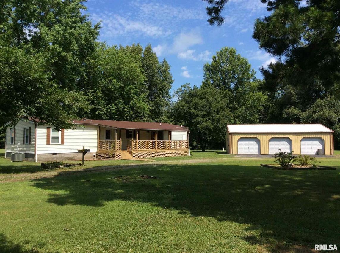 12757 Lake Benton Rd., Benton, IL 62812