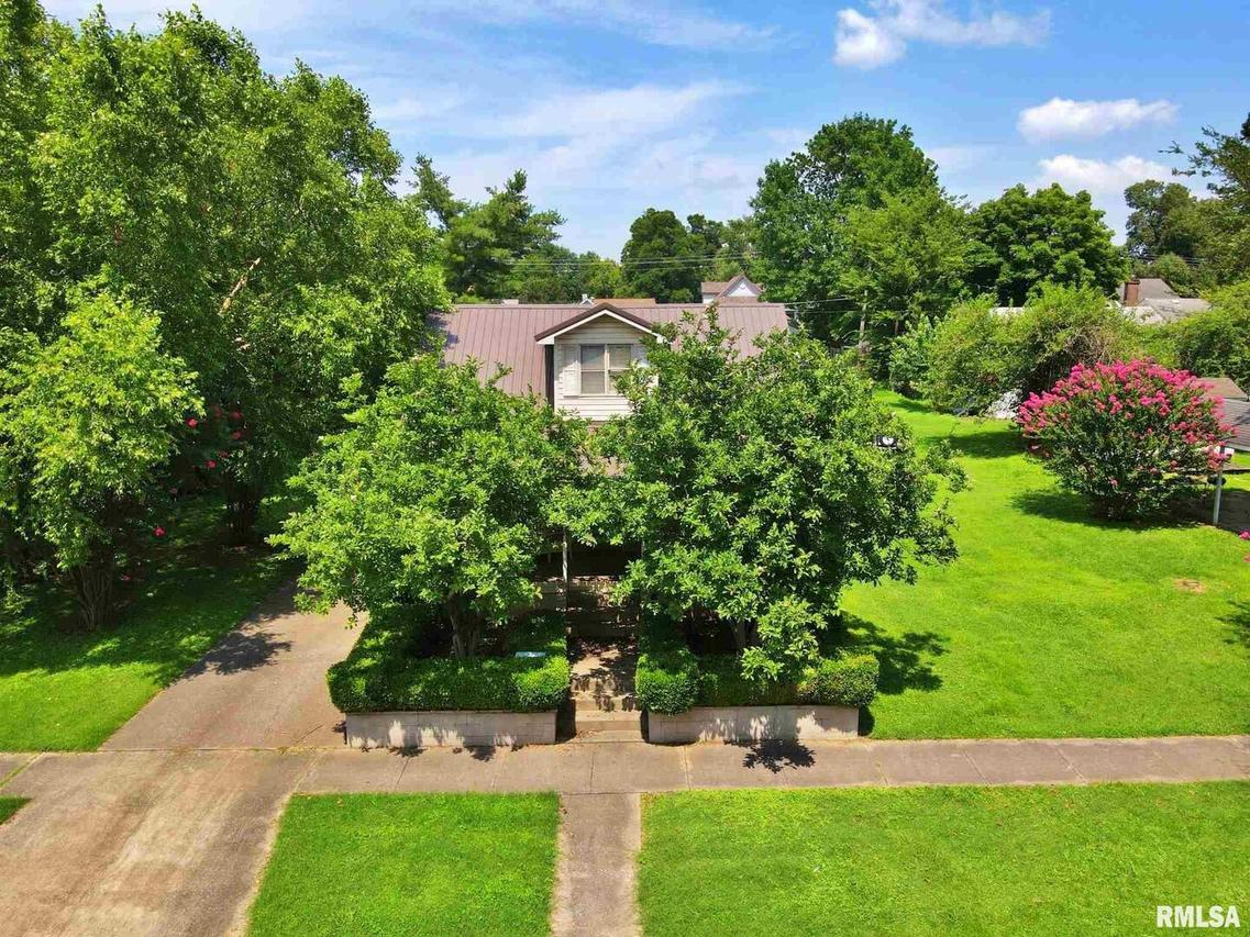 209 E 7th St., Metropolis, IL 62960