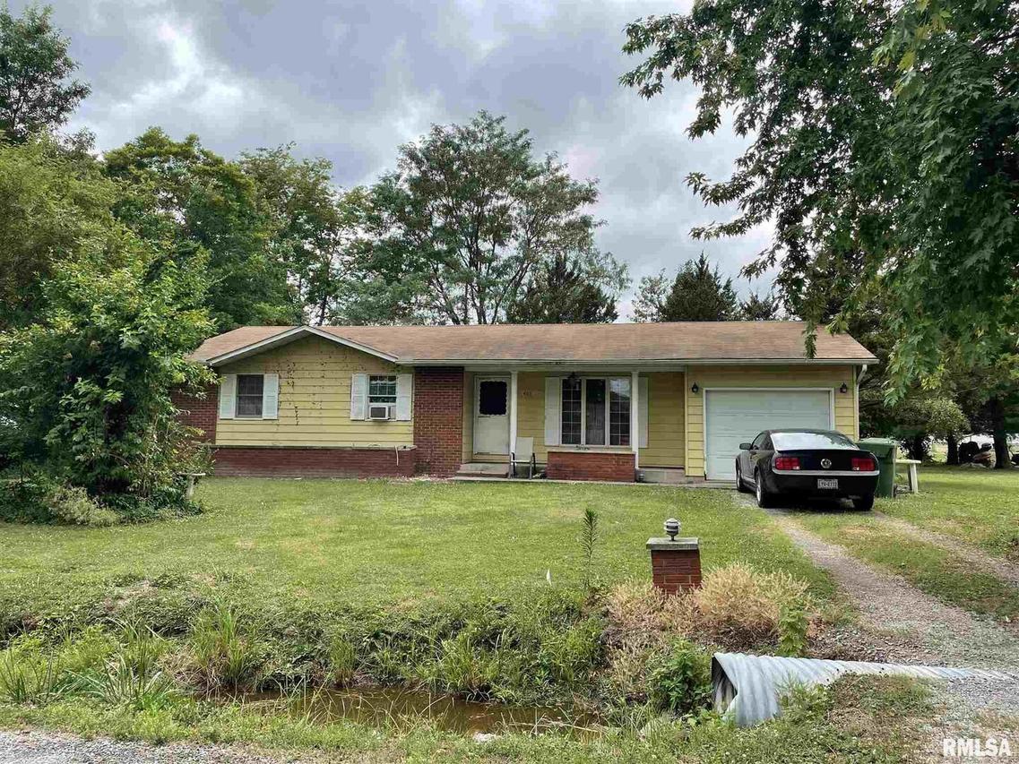 401 N 8th St., Elkville, IL 62932