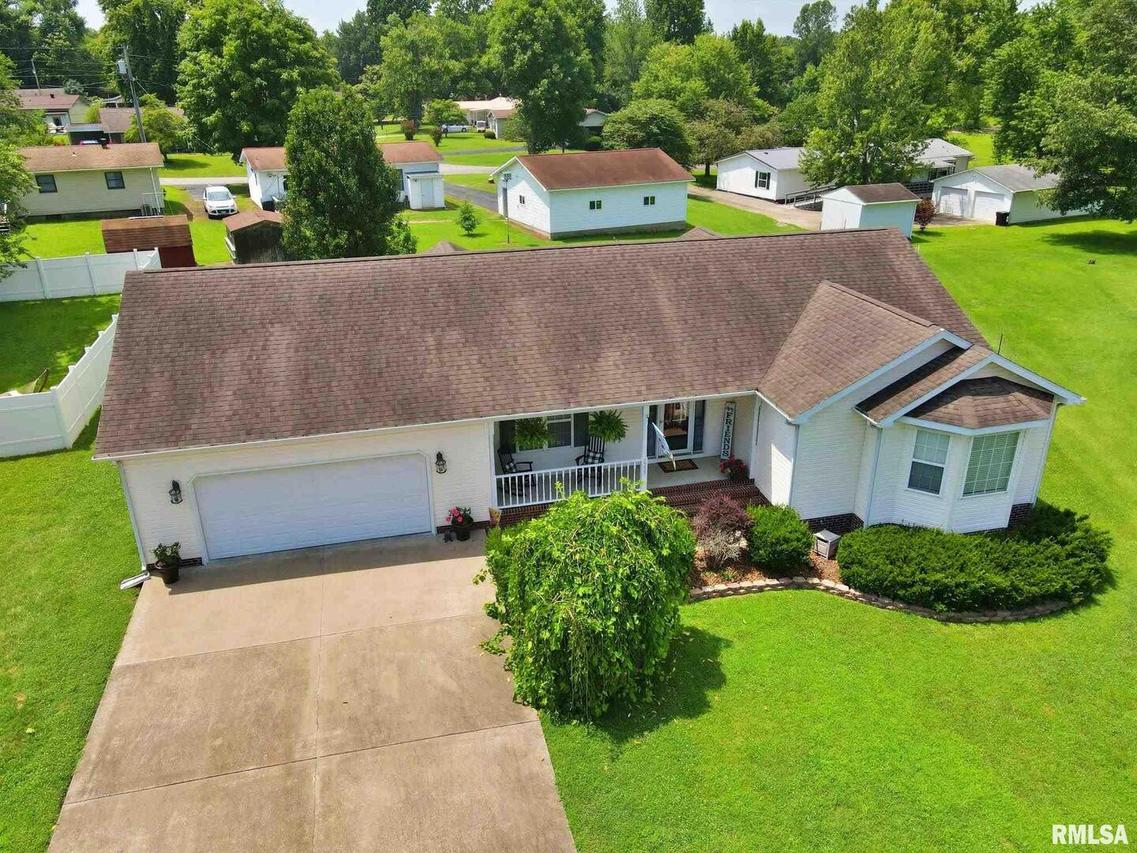 2227 Hillcrest Dr., Metropolis, IL 62960