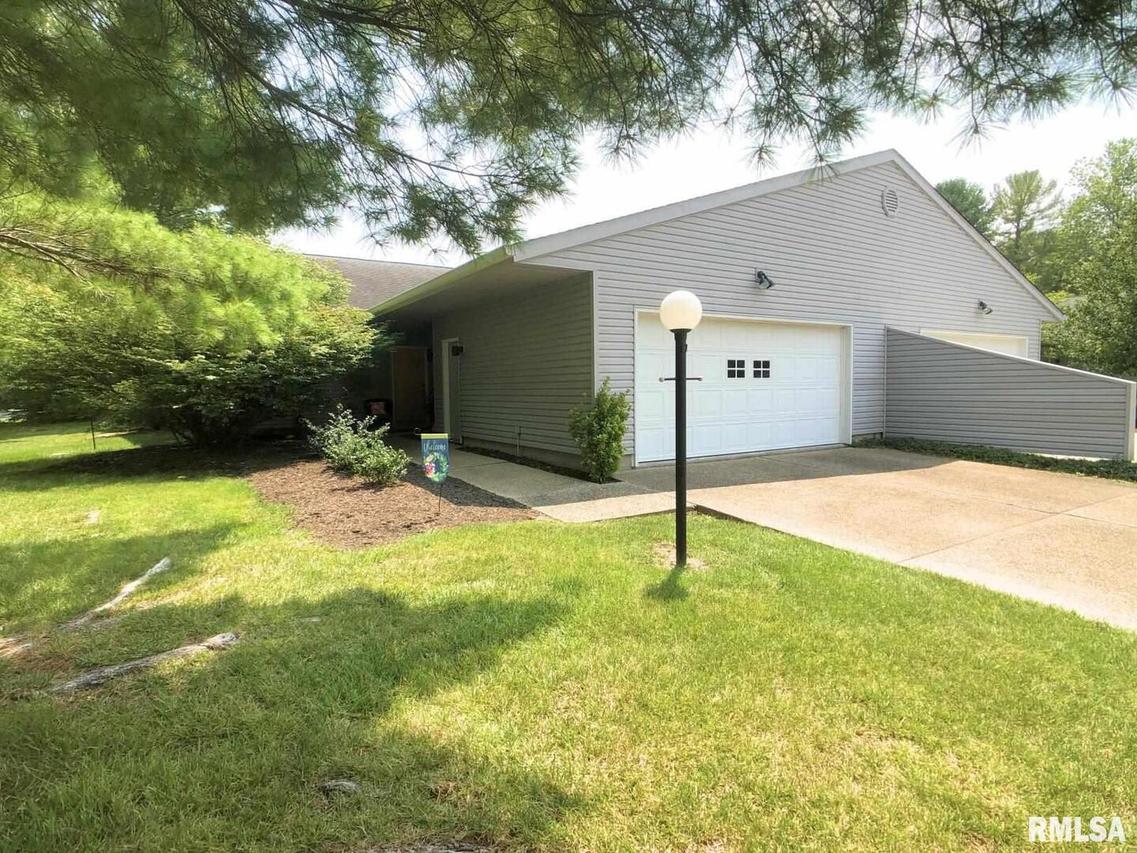 2801 W Westridge Pl., Carbondale, IL 62901