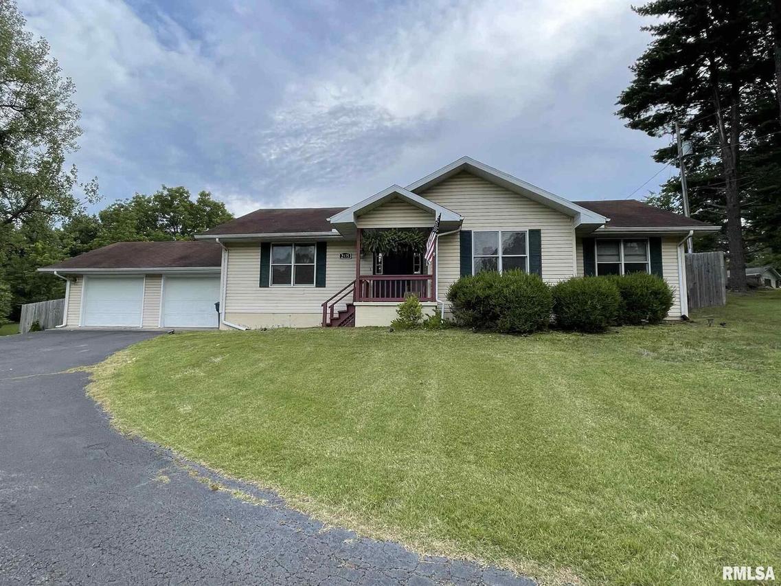 2435 W Walnut St., Murphysboro, IL 62966