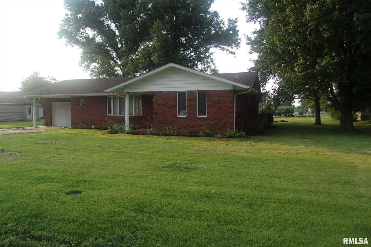 306 E Lottie St., Sesser, IL 62884
