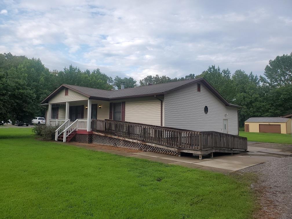 240 White Oak Ln., Harrisburg, IL 62946