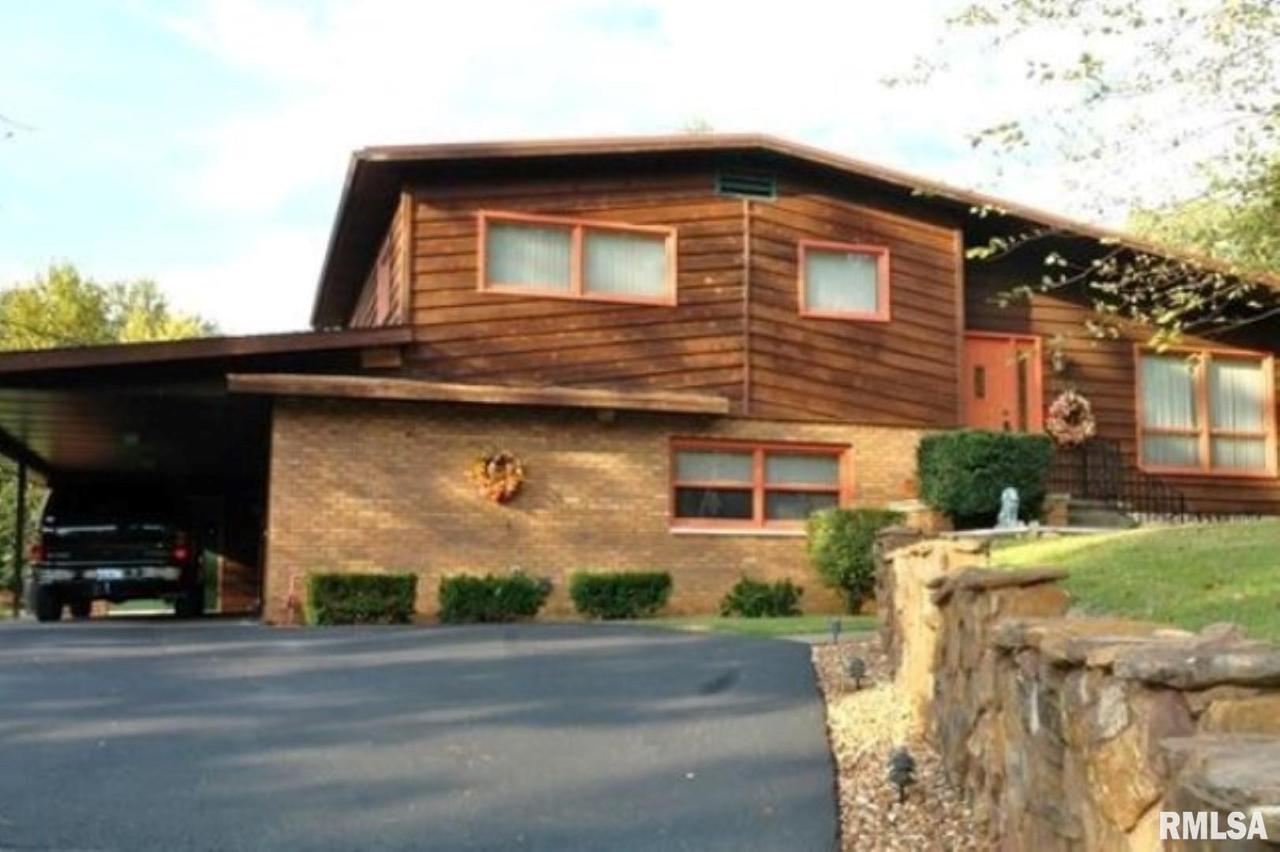 1805 E St Louis St., West Frankfort, IL 62896