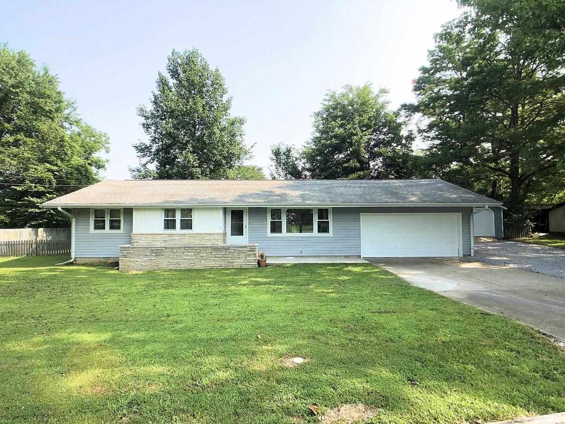 330 W Park Ln., Carbondale, IL 62903