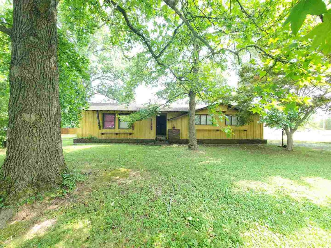 305 Oak St., Carrier Mills, IL 62917