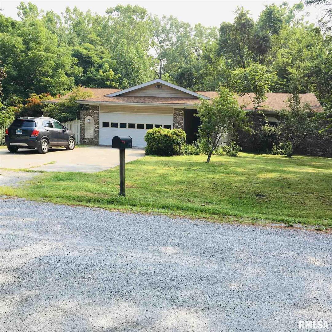 422 Lake Dr., Murphysboro, IL 62966