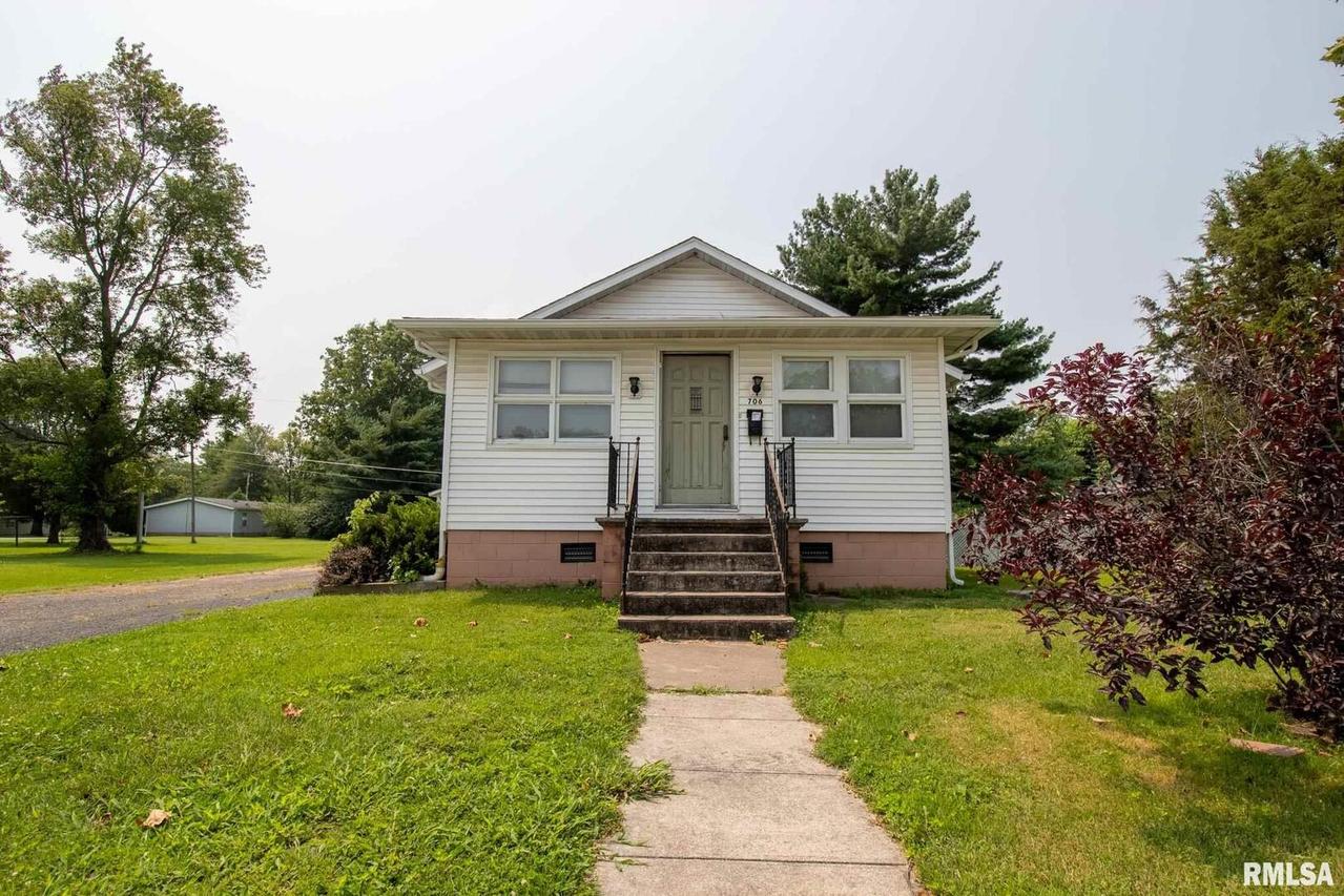 706 W Chestnut St., West Frankfort, IL 62896