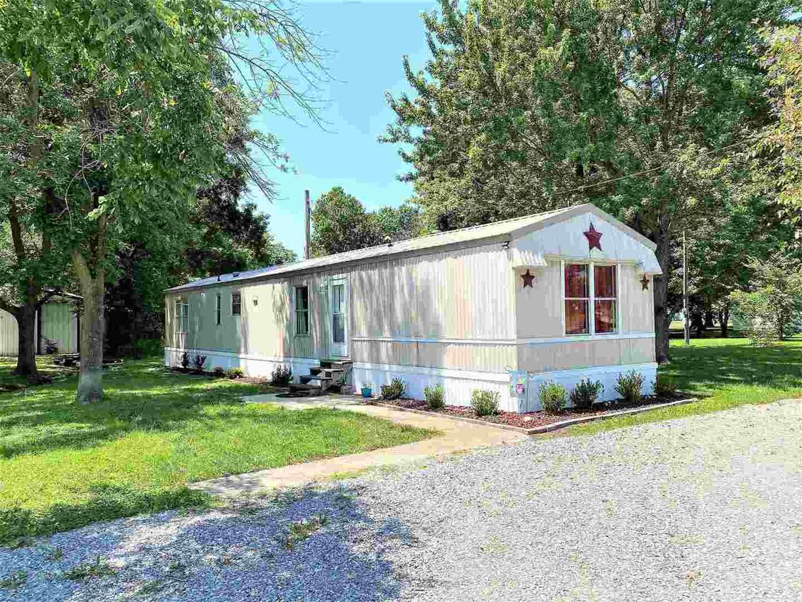 430 Emory St., Flora, IL 62839