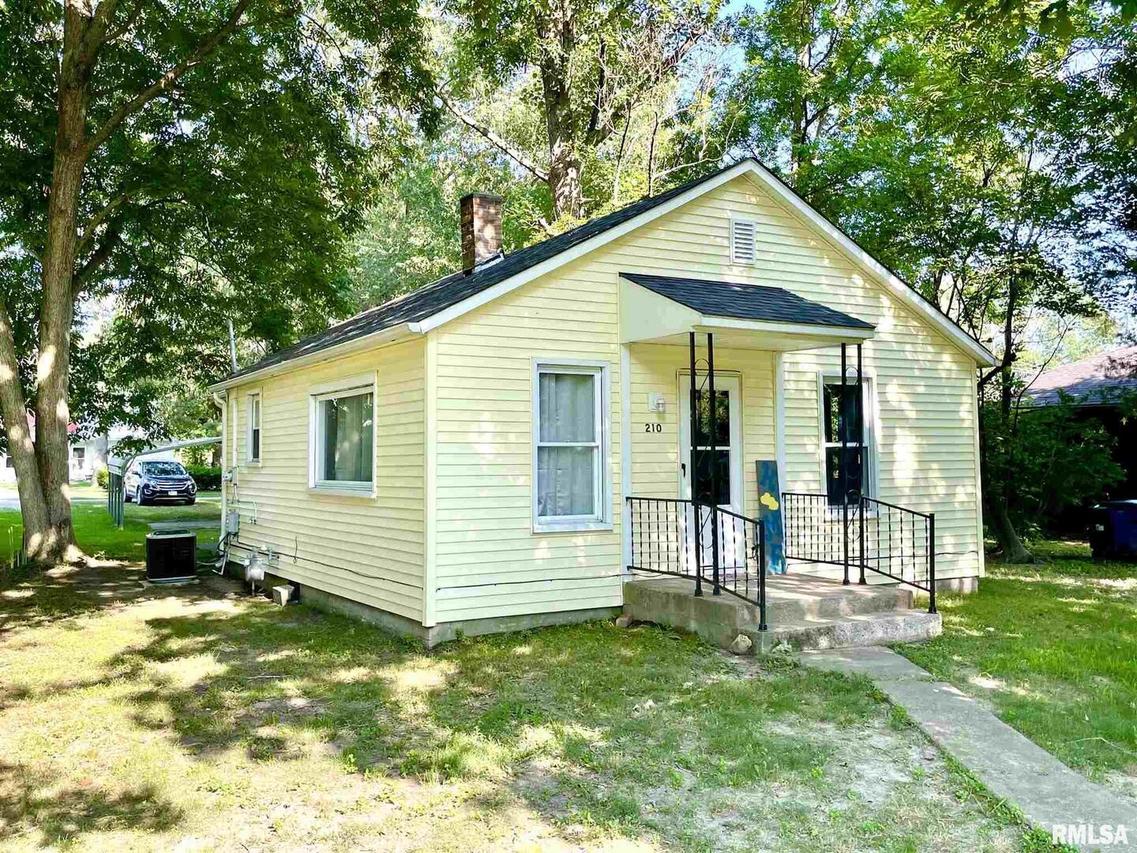 210 S Walnut St., Desoto, IL 62924