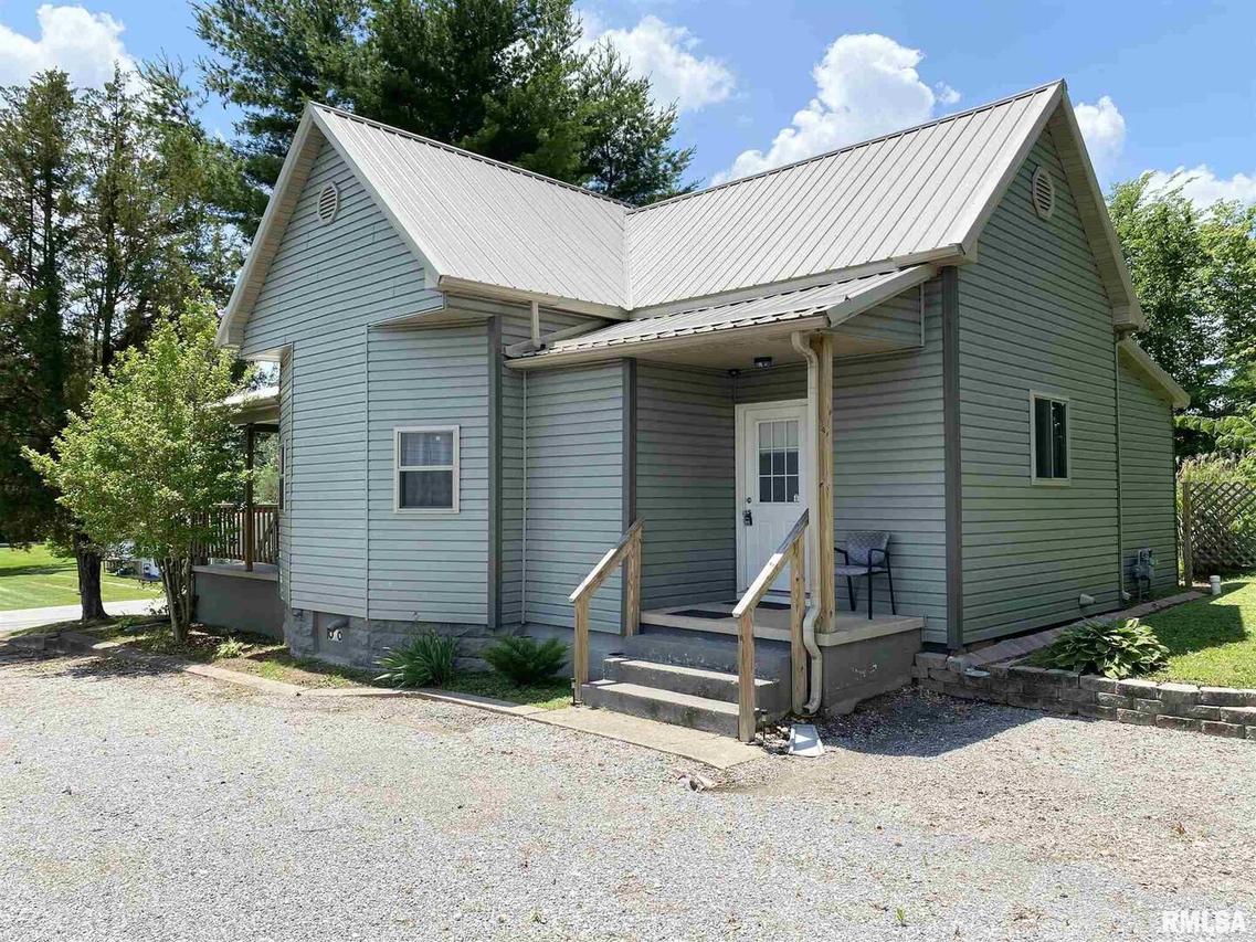 304 W 5th St., Johnston City, IL 62951