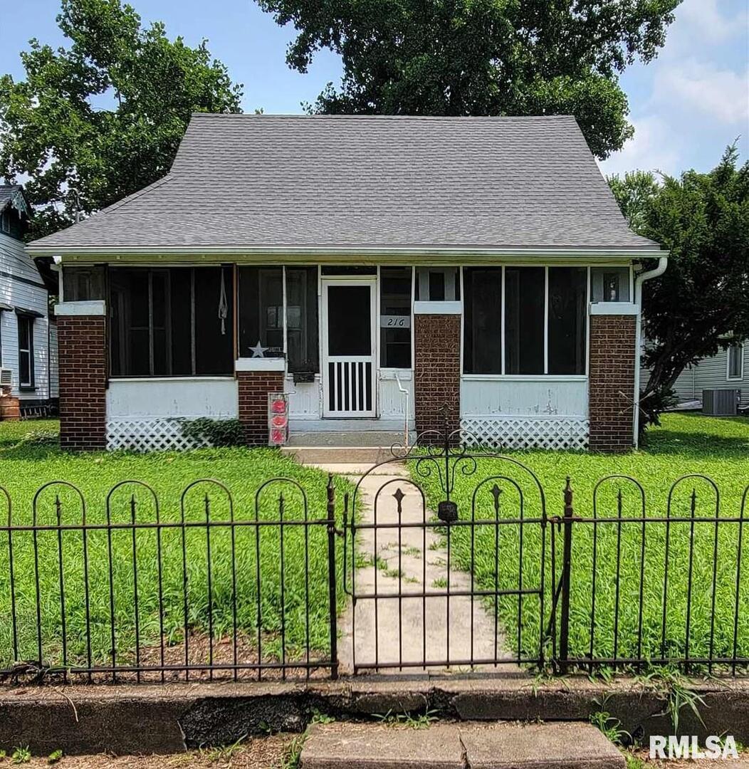 216 S 15th St., Murphysboro, IL 62966