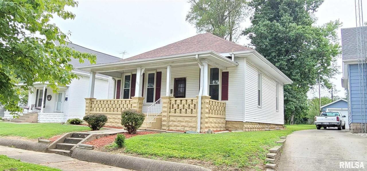 1023 N Cherry St., Mt Carmel, IL 62863