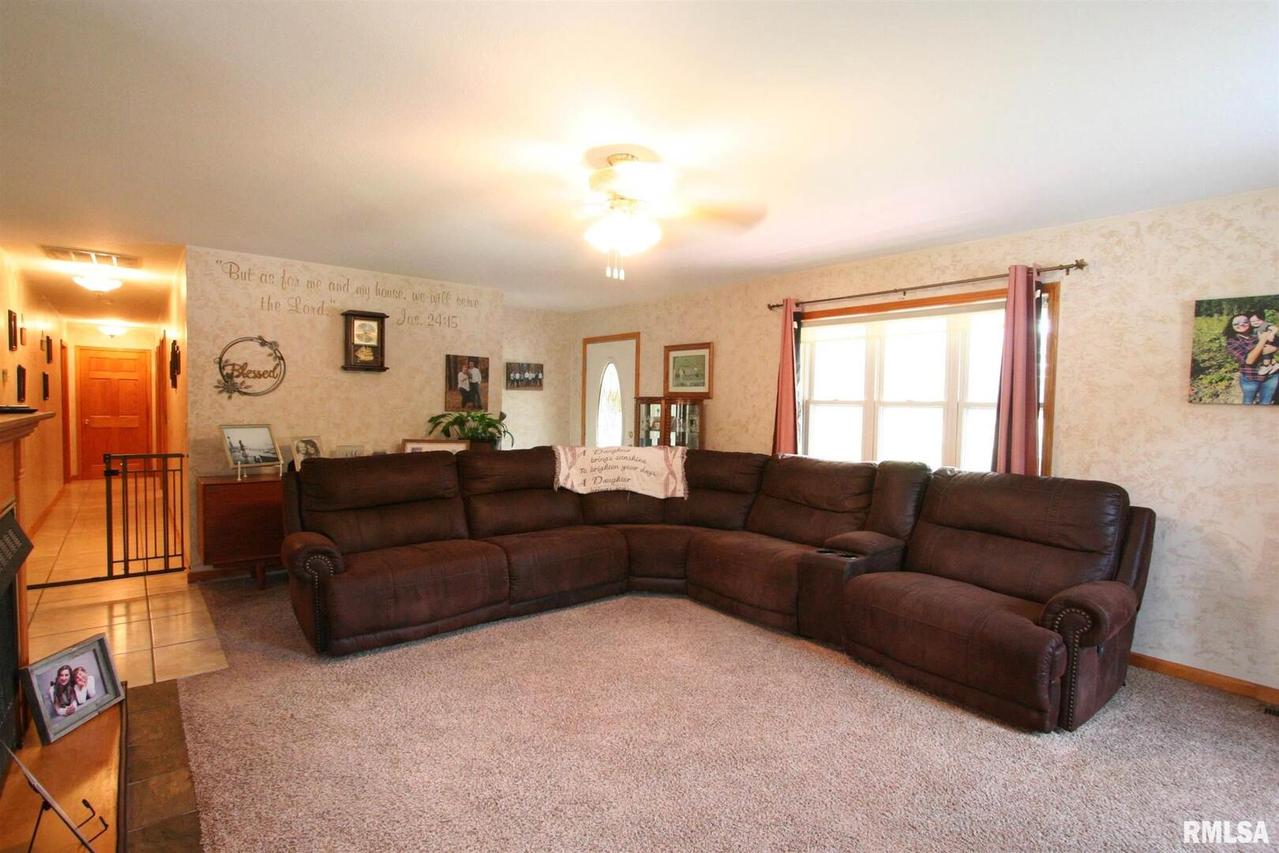 1196 E 700 E County Rd., Carmi, IL 62821