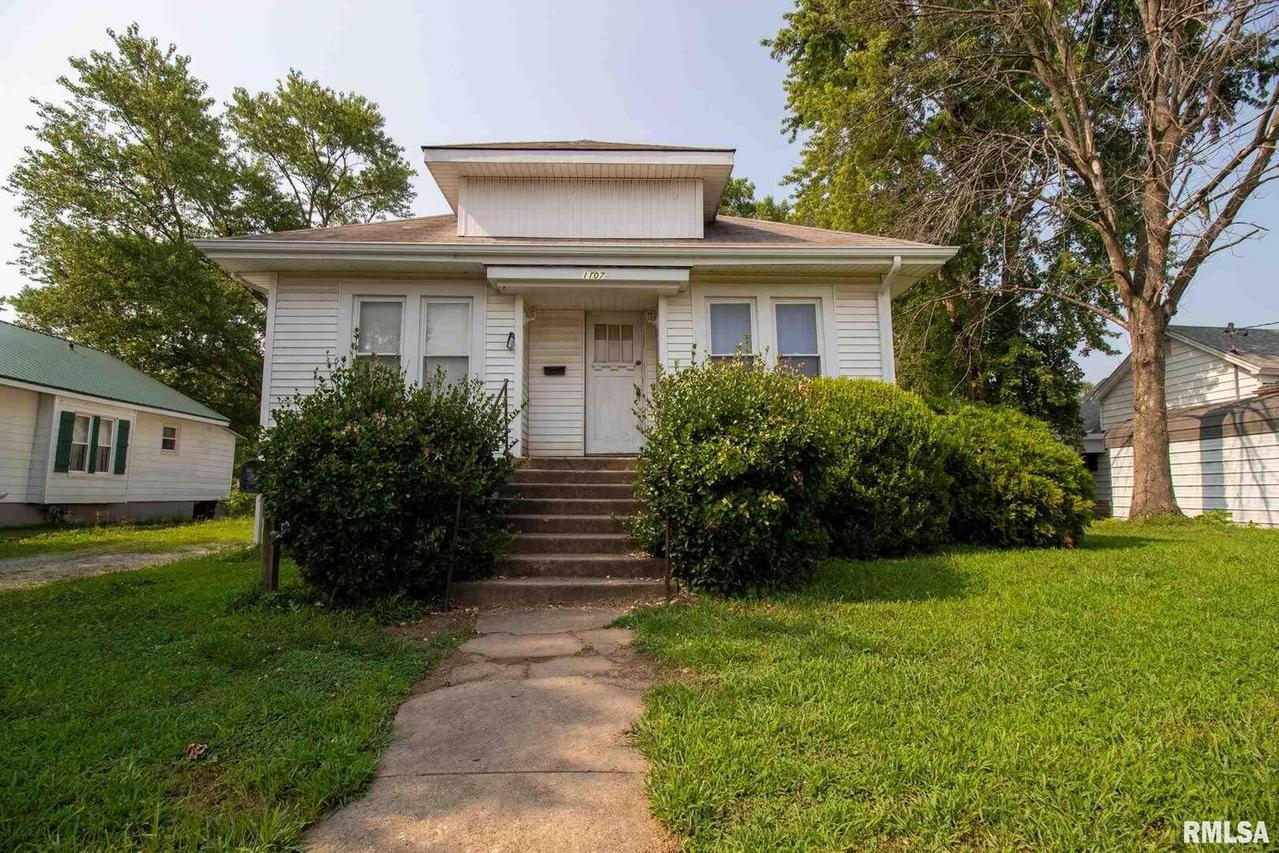 1107 E Poplar St., West Frankfort, IL 62896