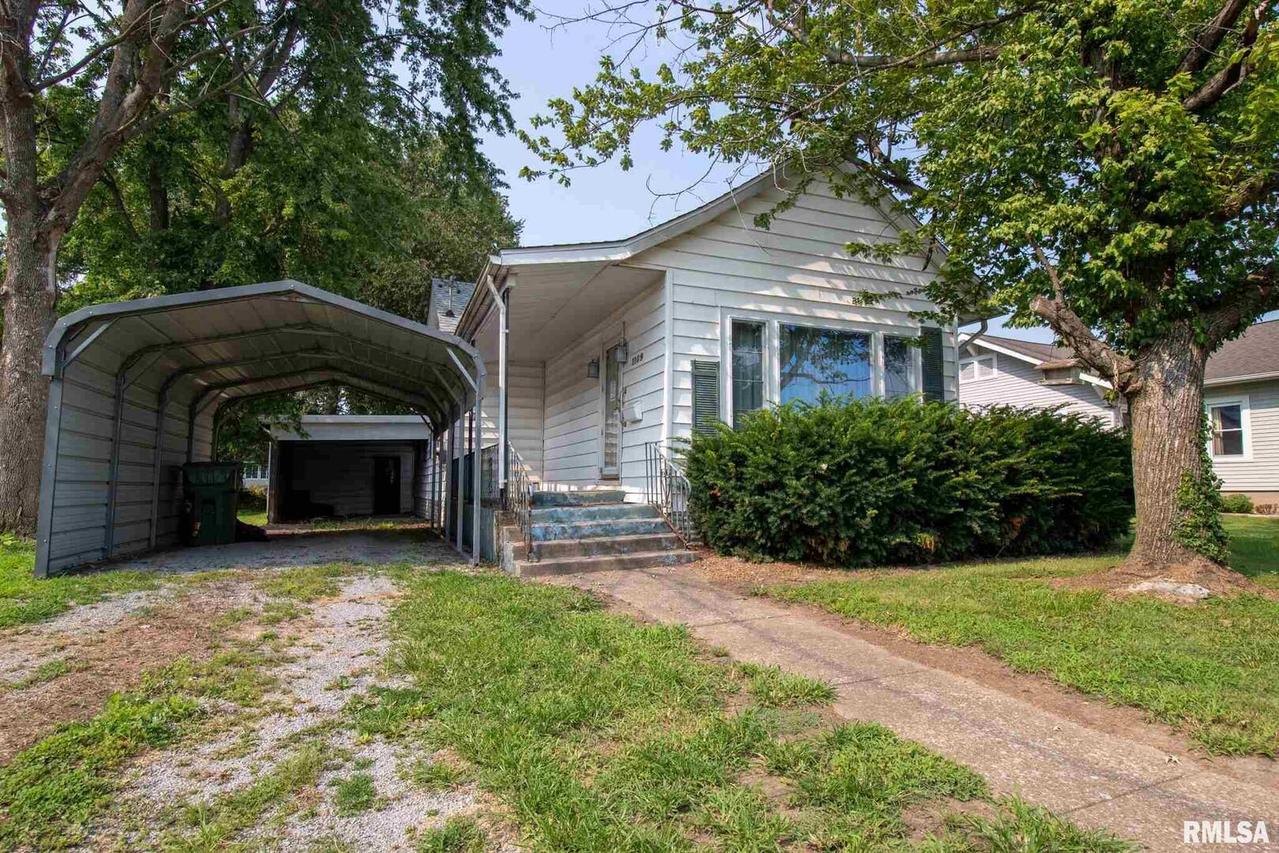 1109 E Poplar St., West Frankfort, IL 62896