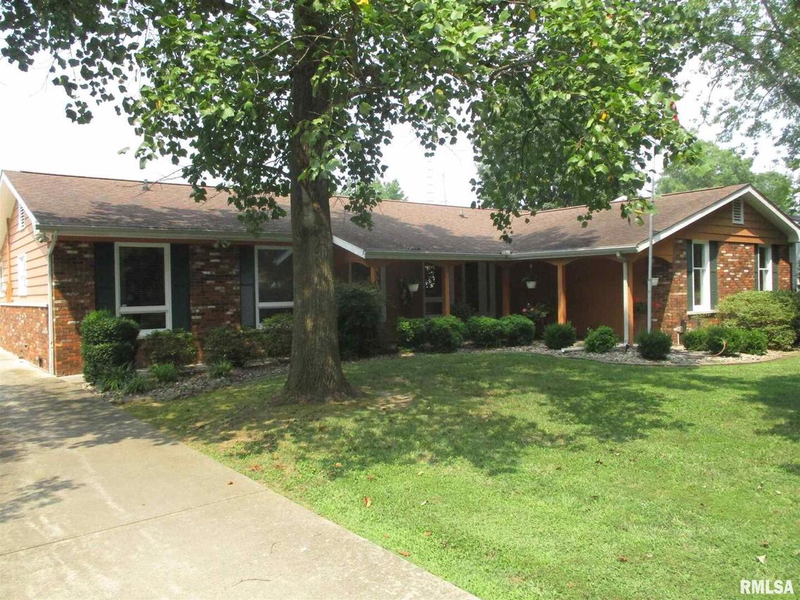 303 E Bond St., Benton, IL 62812