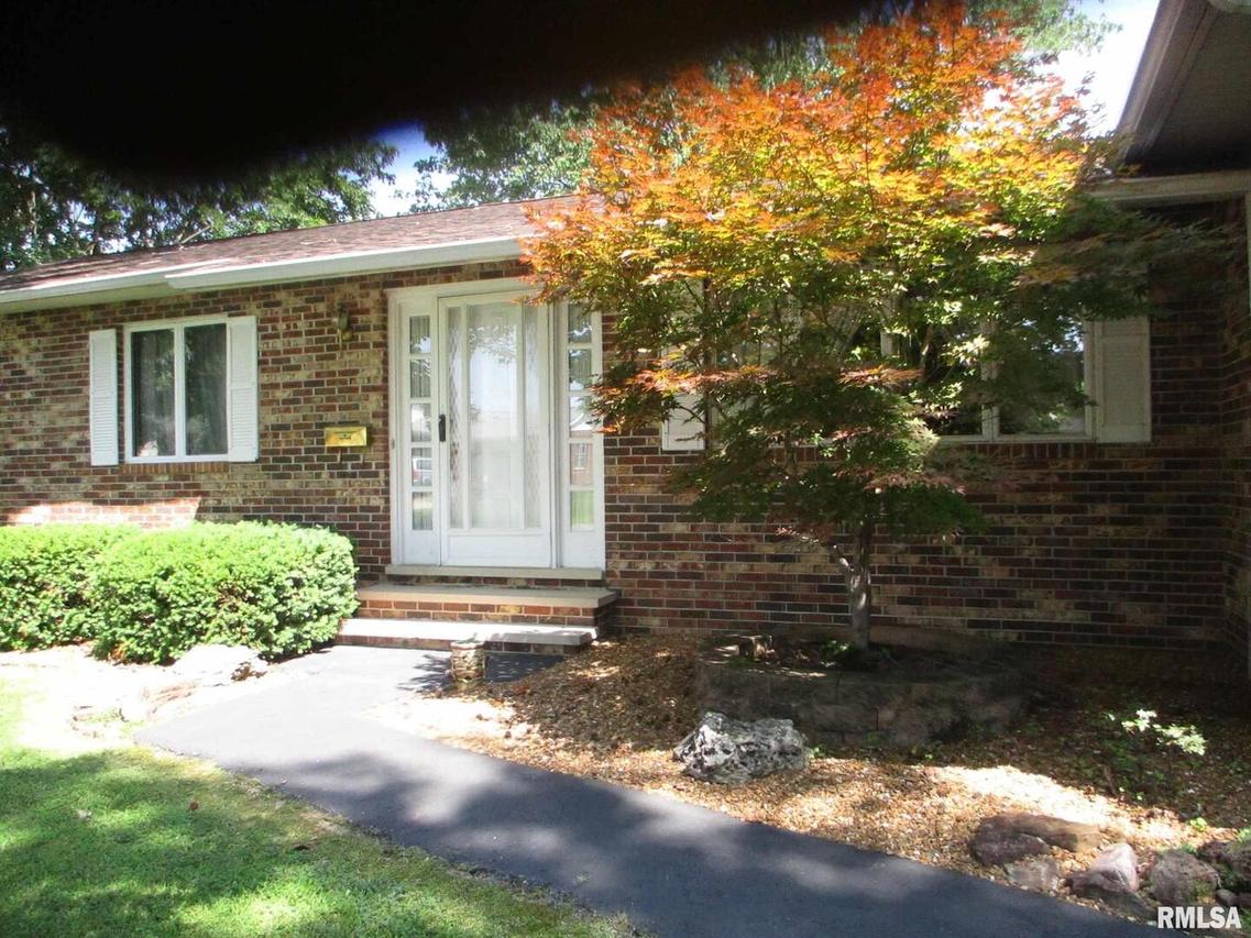 1313 Whisper Way, Benton, IL 62812