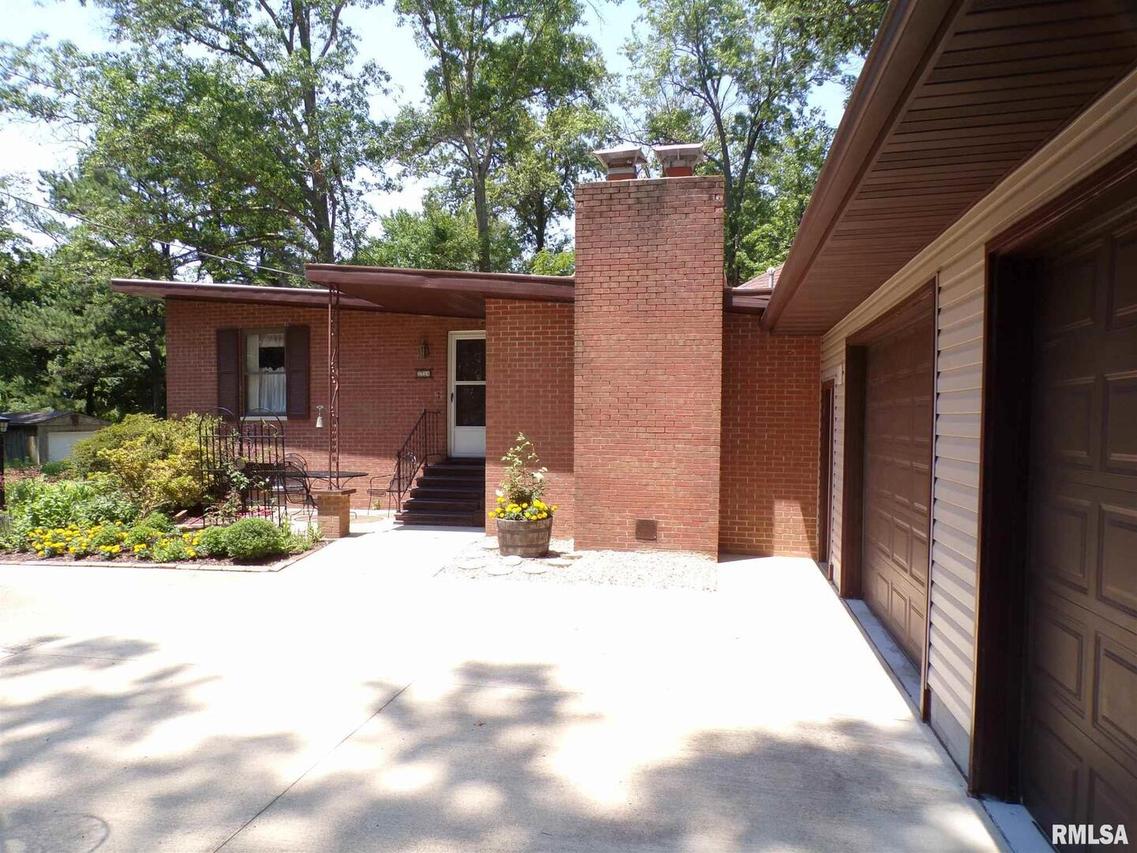 1714 Moonglow Rd., Centralia, IL 62801