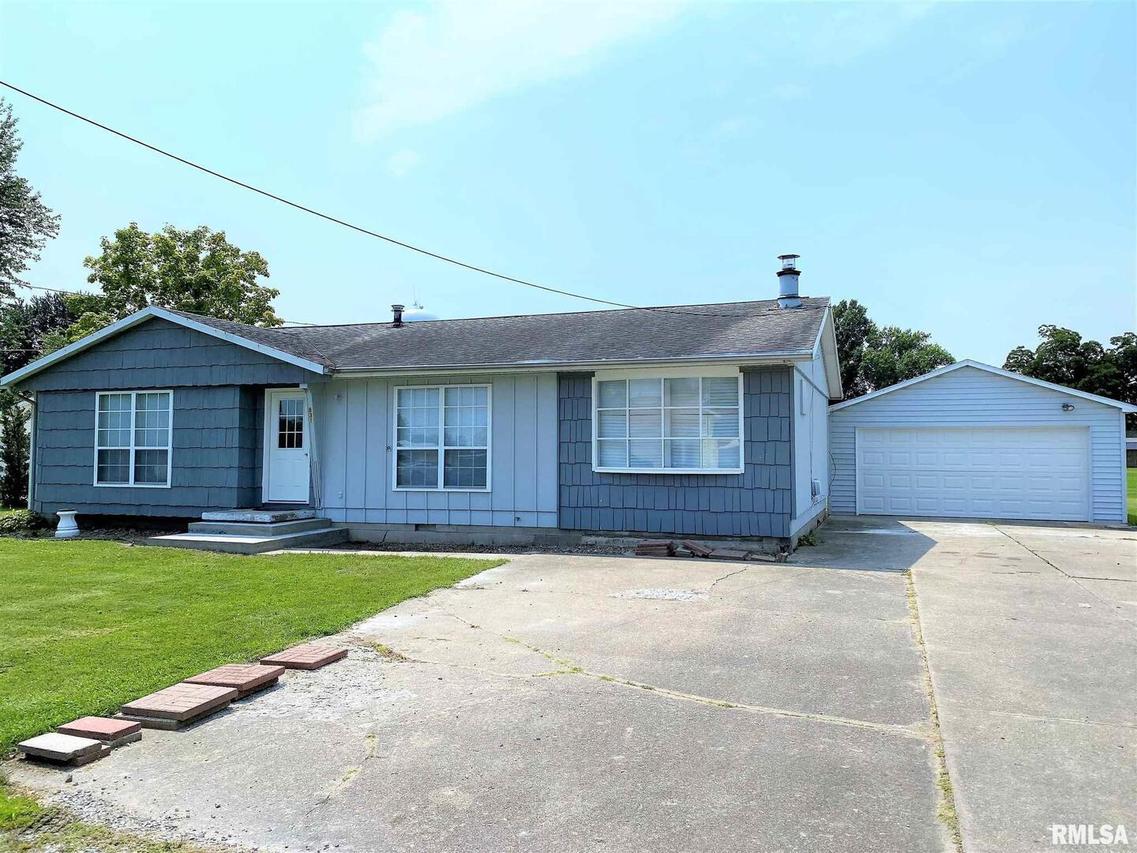 831 Lamson St., Flora, IL 62839