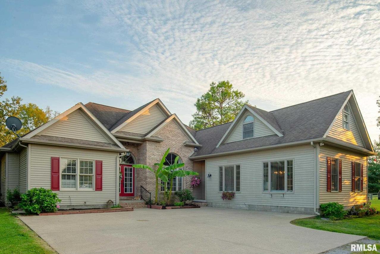 2105 Walnut Grove Rd., Harrisburg, IL 62946