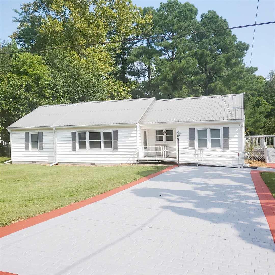 302 College St., Vienna, IL 62995