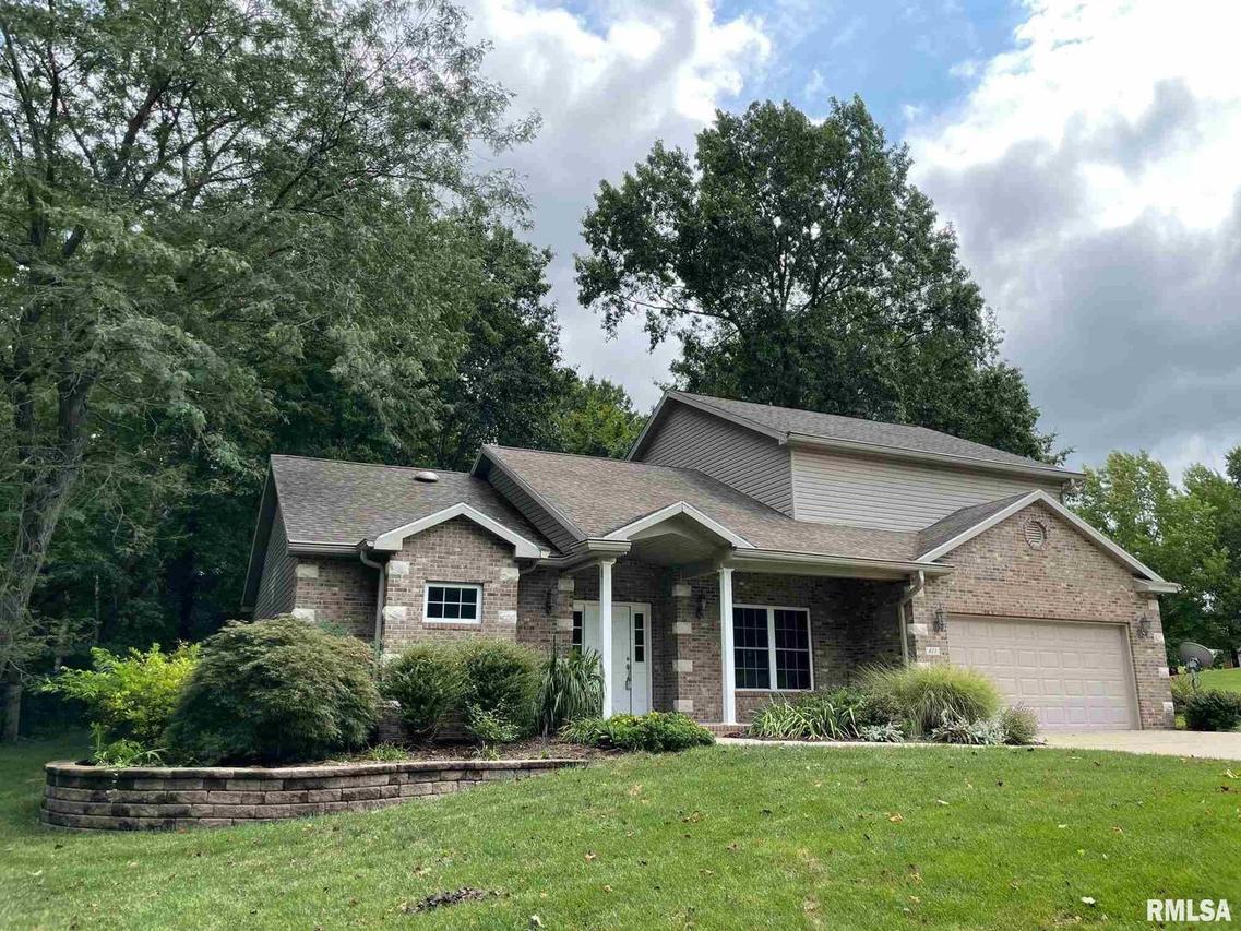 401 Deer Lake Dr., Carbondale, IL 62901