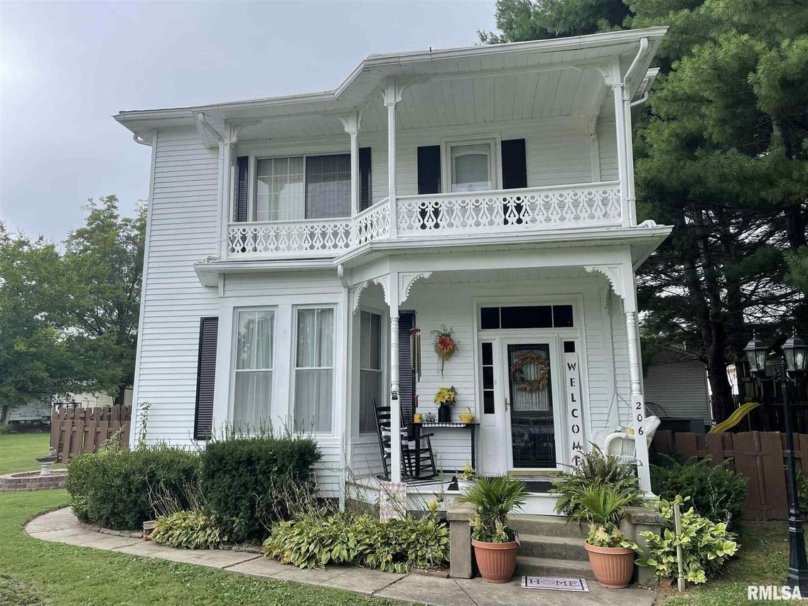 206 E 11th St., Metropolis, IL 62960
