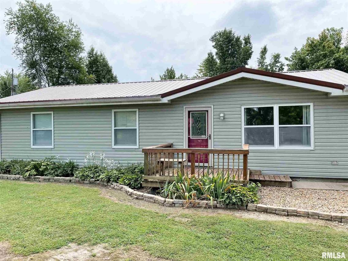 905 W Perrine St., Johnston City, IL 62951