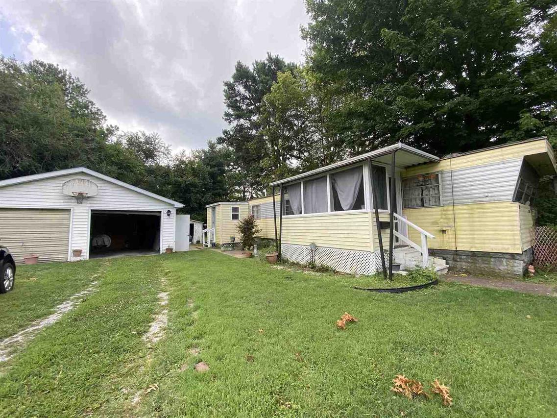 616 S 20th St., Herrin, IL 62948