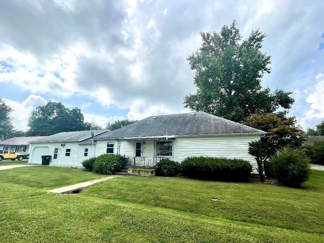 203 E Croan St., Irvington, IL 62848