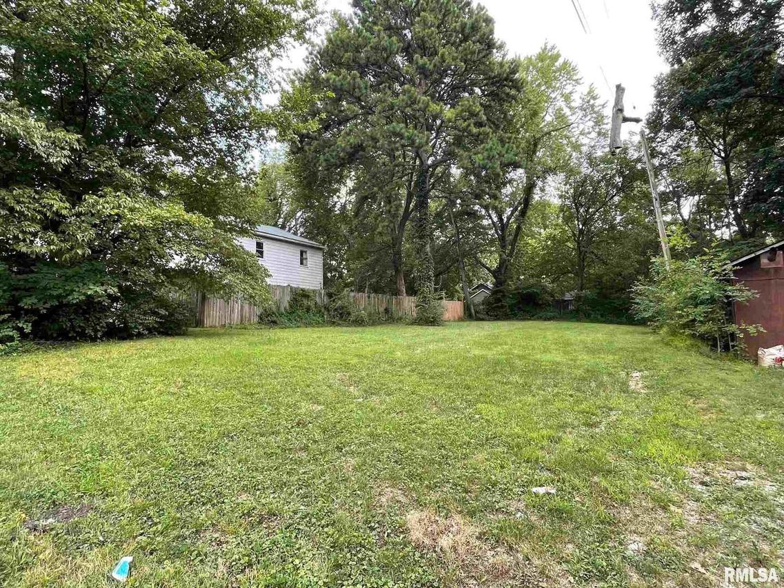 415 W Sycamore St., Carbondale, IL 62901