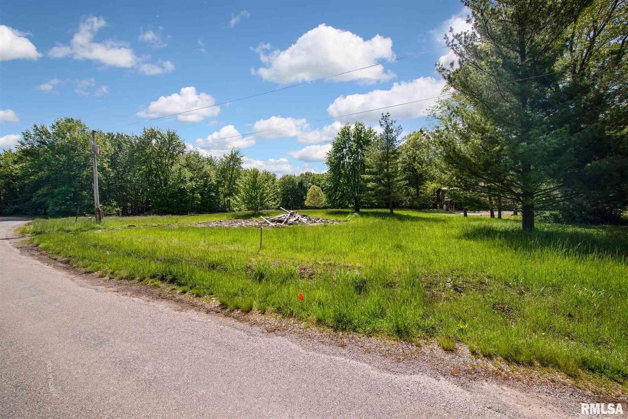 121 S 6th St., Bonnie, IL 62816