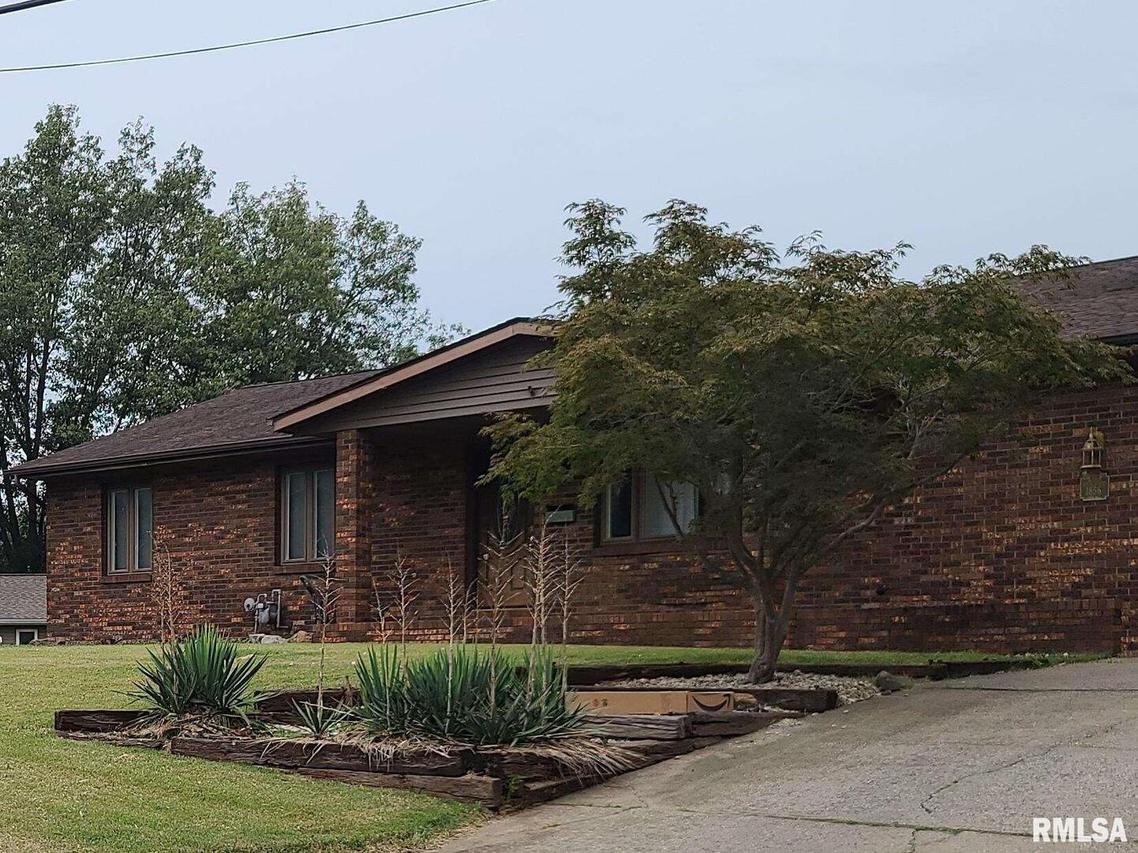 1856 State St., Eldorado, IL 62930