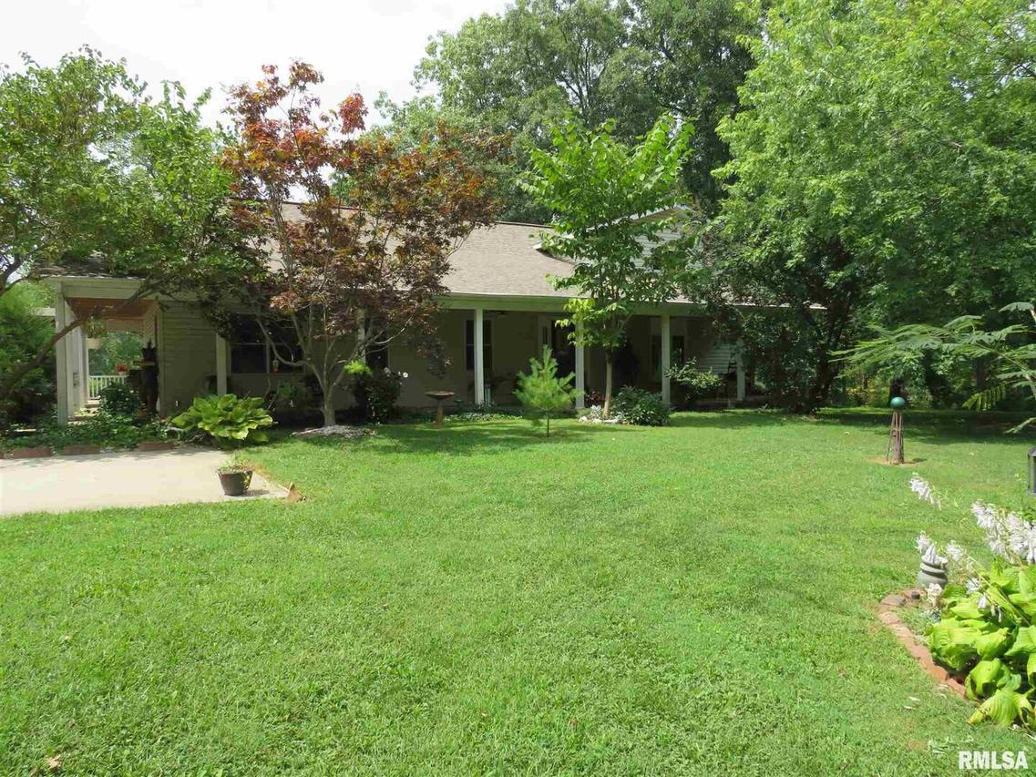 1757 N Broadway Ave., Salem, IL 62881