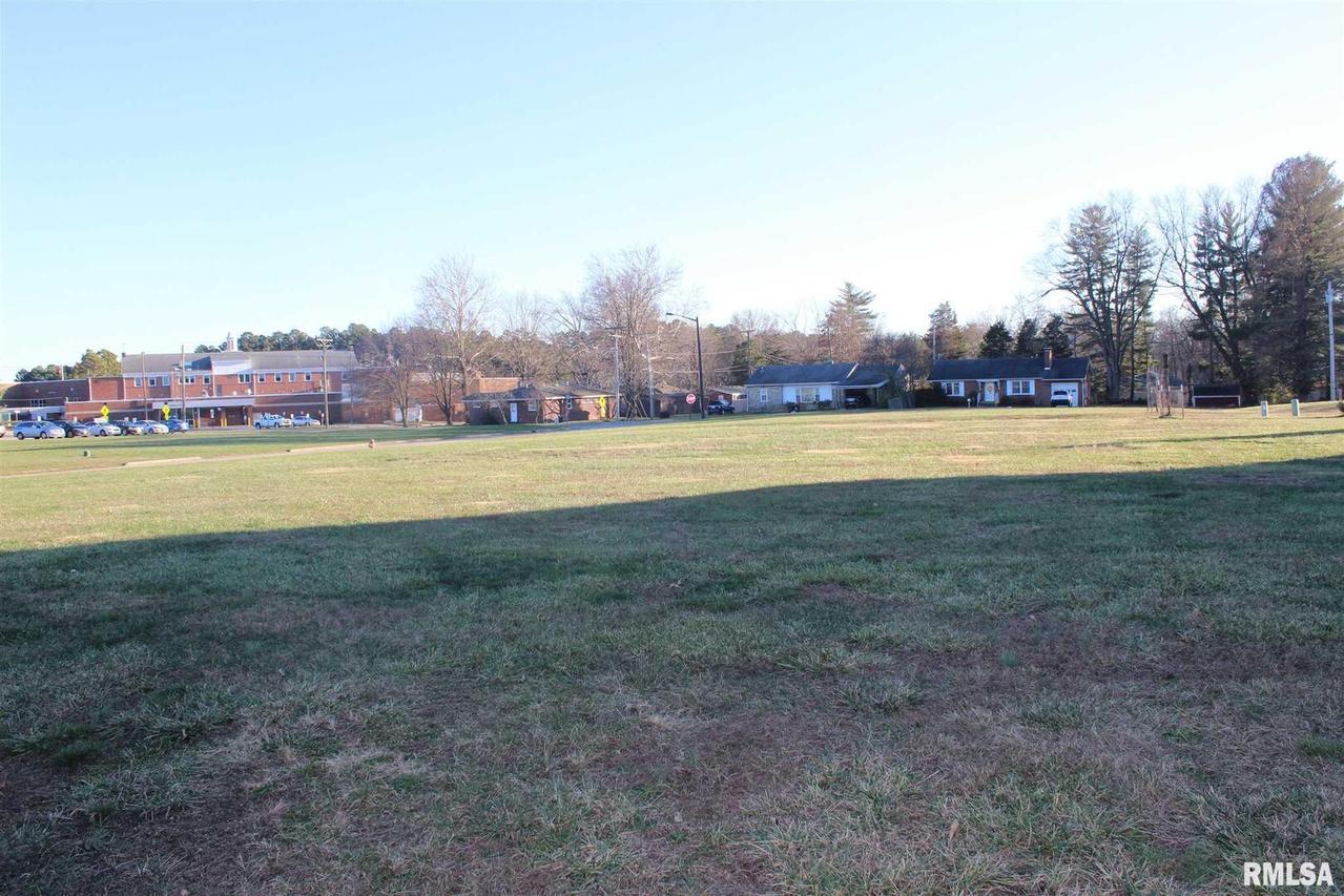 7 Greenbriar Ln., Salem, IL 62881