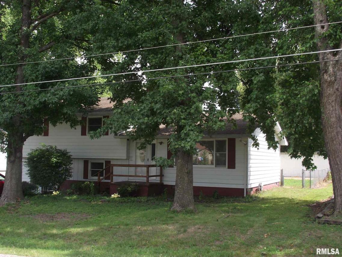 216 Blackburn St., Duquoin, IL 62832