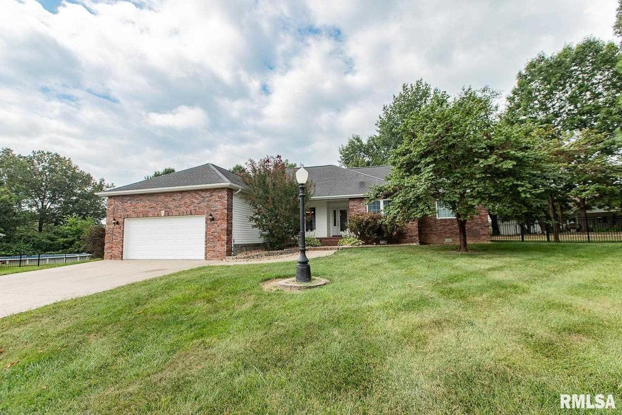 306 Breeze Dr., Carterville, IL 62918
